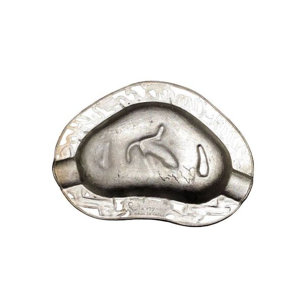 Vintage Little America Wyoming Tin Plate Embossed Ashtray Catch All Americana Ki - Picture 3 of 16